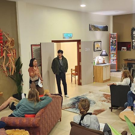 Fathers Guesthouse Age 7 Years Old And Above Only タナ・ラタ エクステリア 写真