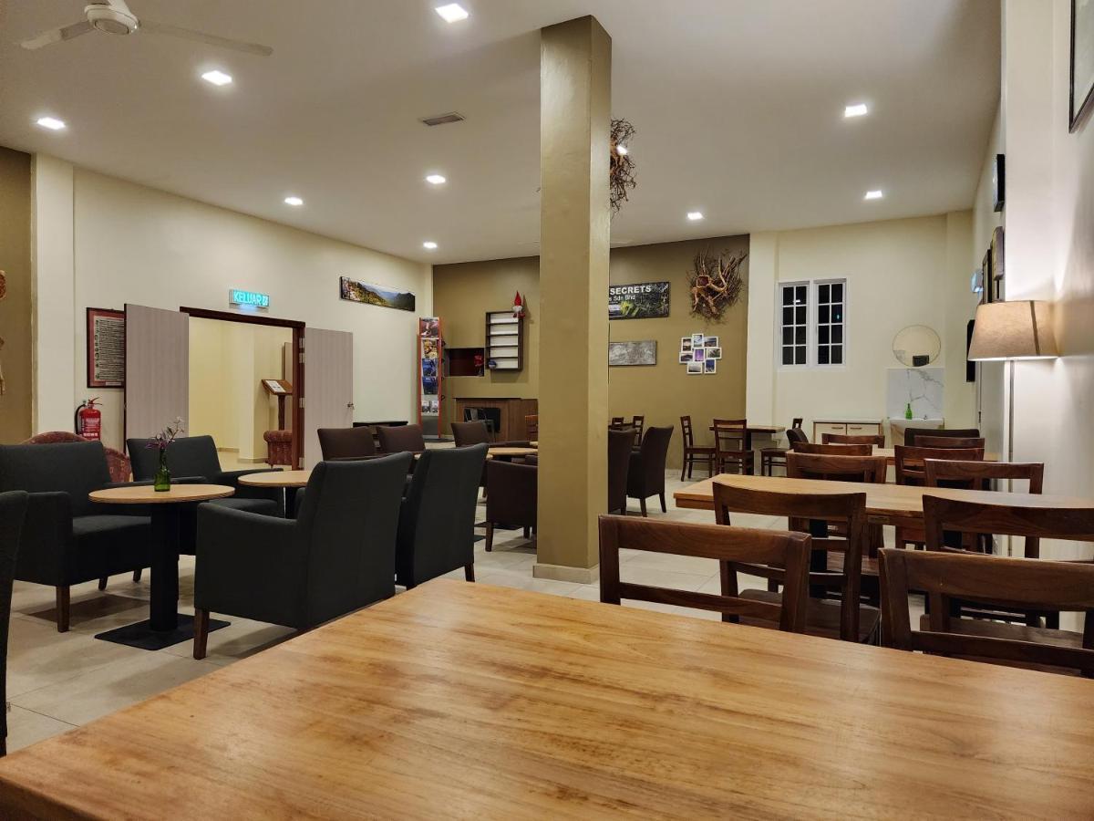 Fathers Guesthouse Age 7 Years Old And Above Only タナ・ラタ エクステリア 写真