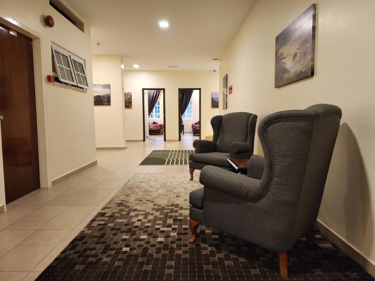 Fathers Guesthouse Age 7 Years Old And Above Only タナ・ラタ エクステリア 写真