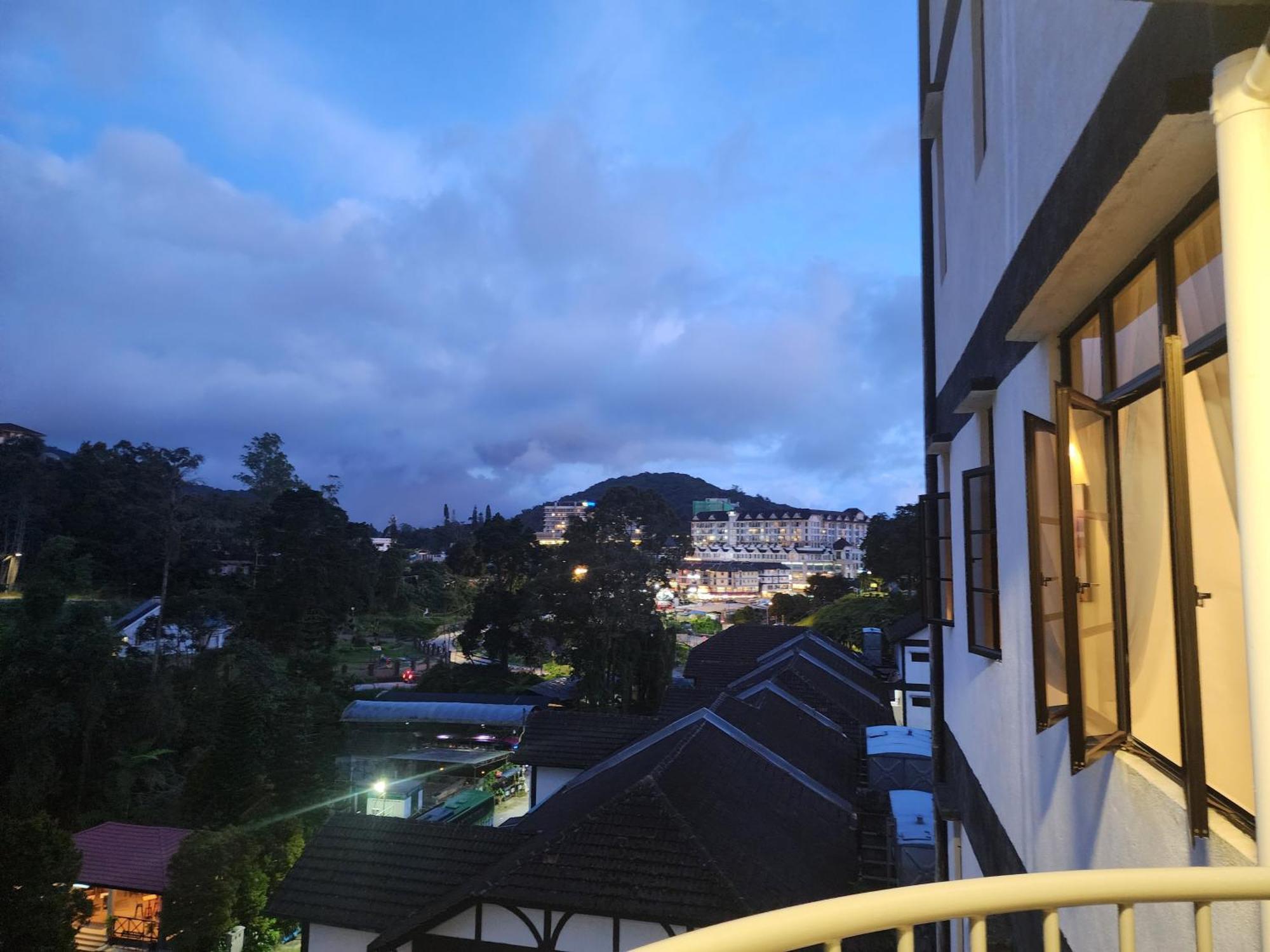 Fathers Guesthouse Age 7 Years Old And Above Only タナ・ラタ エクステリア 写真